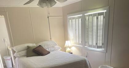 Gorgeous house with central AC in Columbia perfect for relaxing. 3 bedrooms.