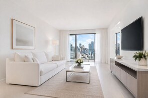 Living area - Best 3BR Urban Nest Near Transit. Toronto Made Easy! (Toronto)