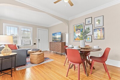 Charming 2-bedroom house with AC in excellent Saint Paul. Close to everything!