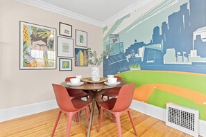 Dining - Charming 2-bedroom house with AC in excellent Saint Paul. Close to everything! (Saint Paul)
