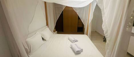 Laptop workspace, iron/ironing board, free WiFi