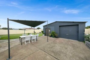 Outdoor dining - Vino Studio (Cessnock)