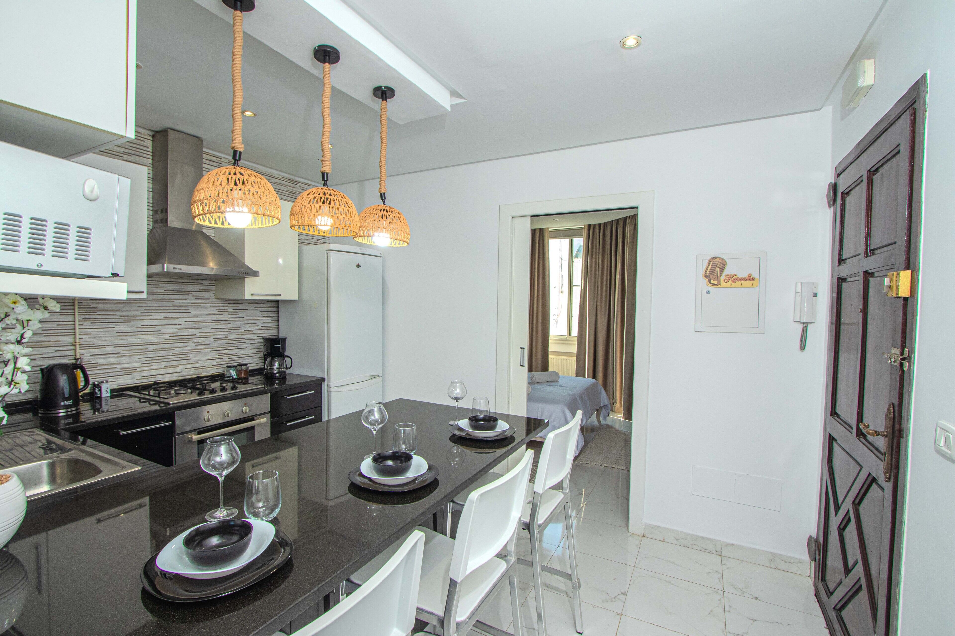 Deluxe-Apartment, Balkon, Strandblick | Eigene Küche | Großer Kühlschrank, Mikrowelle, Ofen, Herdplatte