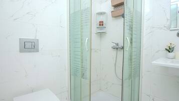 Deluxe Apartment, Balcony, Beach View | Bathroom | Shower, free toiletries, hair dryer, towels