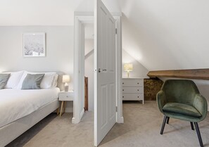3 slaapkamers, een strijkplank/strijkijzer, gratis wifi, beddengoed