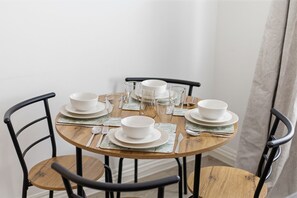 Dining - Central York Apartment with Free Parking & WiFi - Pass the Keys (York)