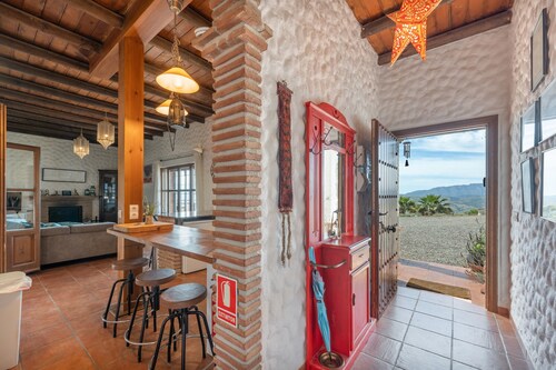 Charming Villa 'Casa Liebre' with Panoramic Views, Private Pool, Wi-Fi & Air Conditioning