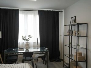 Apartment | Dining - Sunny Stay in Alexanderplatz (Berlin)
