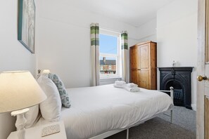 2 chambres, fer et planche à repasser, Wi-Fi gratuit, draps fournis