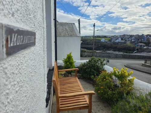 Coastal cottage in seaside village - Pass the Keys