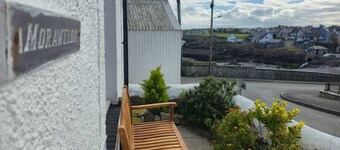 Coastal cottage in seaside village - Pass the Keys