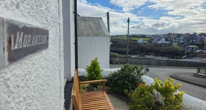 Coastal cottage in seaside village - Pass the Keys