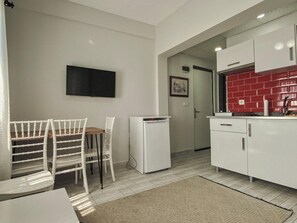 Apartamento básico, vista parcial para o mar | Parte interna