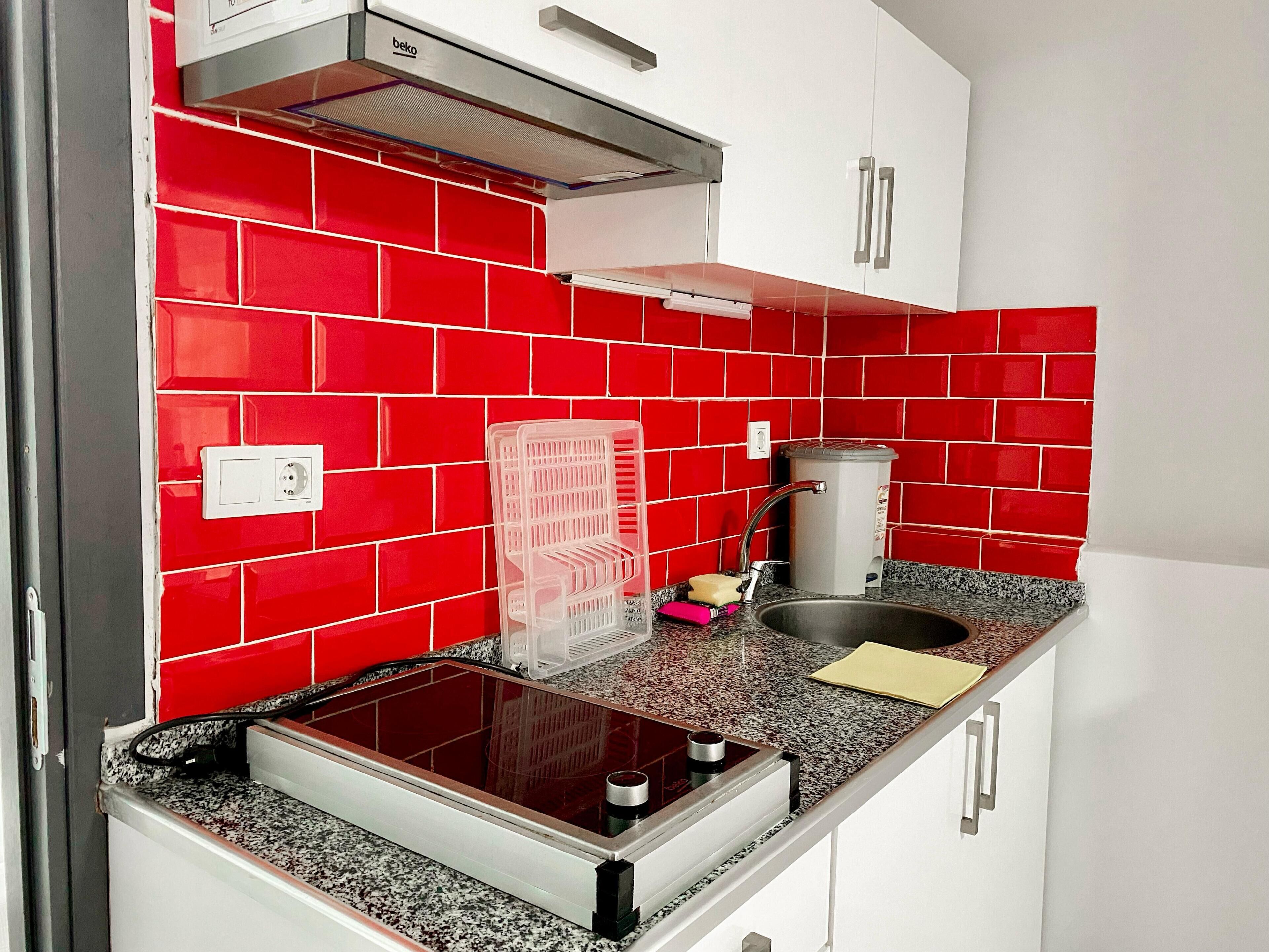 Basic Apartment | Private kitchen | Fridge, stovetop, cookware/dishes/utensils