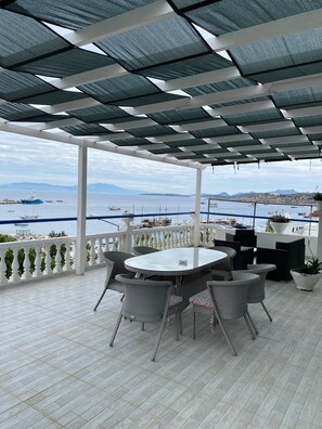 Outdoor dining - İzan Villa Bakış Apart Otel (Bodrum)
