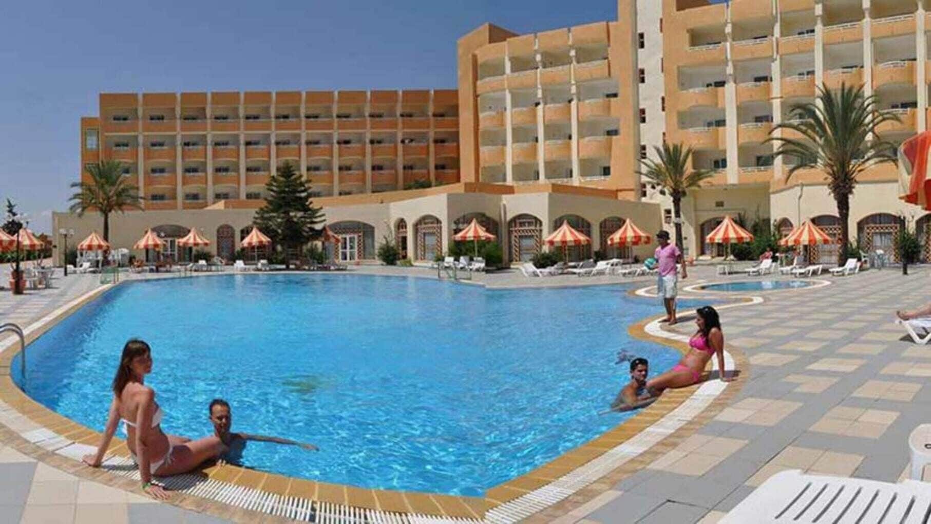 Piscine extérieure (ouverte en saison)