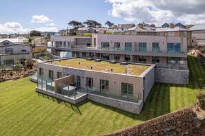 Exterior - Hidden 20- Gallery Hot Tub (St Ives)