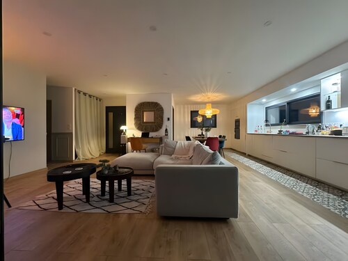 2 Bedrooms in Villa Larros with Private Garden and Wi-Fi