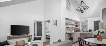 Parkview Cottage - Cozy Urban Parkside Stay in Downtown Lexington