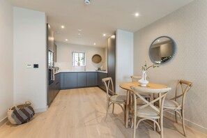 Dining - Hidden 8- Bay Apartment (St Ives)