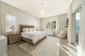 Room - Private Island House with dock, minutes from Hilton hotel and casino (Bailey Town)