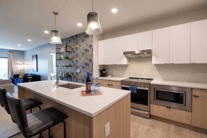 Fridge, microwave, oven, stovetop - 3BDR Condo for 6 Btw Broadway & Gulch|Pool,Balcony (Nashville)