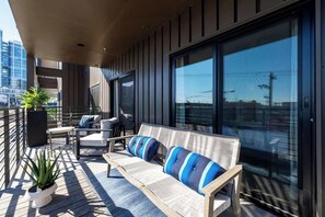Terrace/patio - 3BDR Condo for 6 Btw Broadway & Gulch|Pool,Balcony (Nashville)