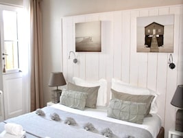 Cunas, camas plegables/adicionales, wifi gratis y ropa de cama