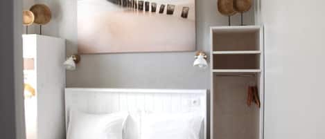 Cots/infant beds, rollaway beds, free WiFi, bed sheets