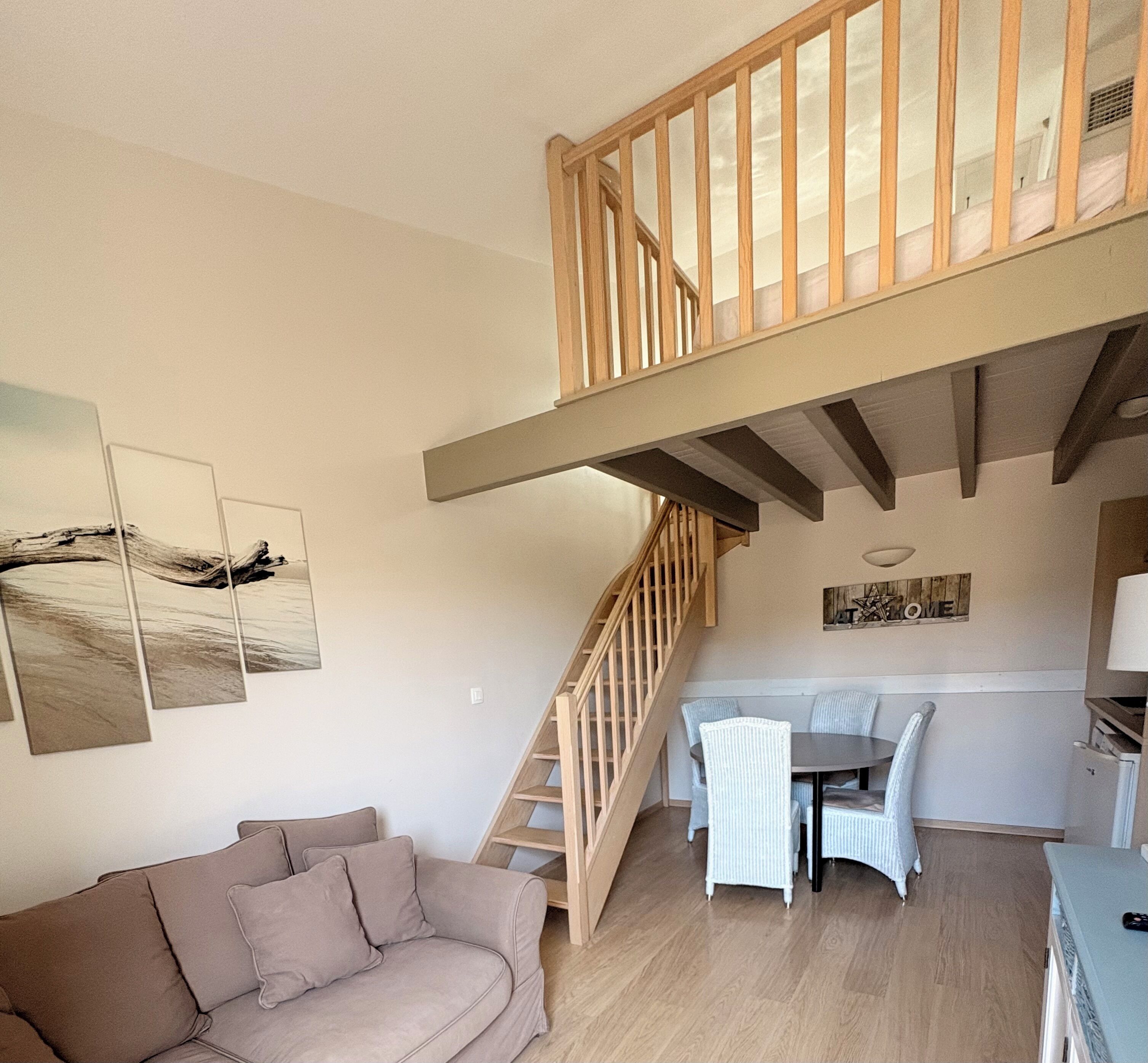 Family Apartment | Cribs/infant beds, rollaway beds, free WiFi, bed sheets