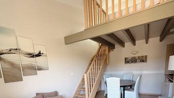 Family Apartment | Cribs/infant beds, rollaway beds, free WiFi, bed sheets