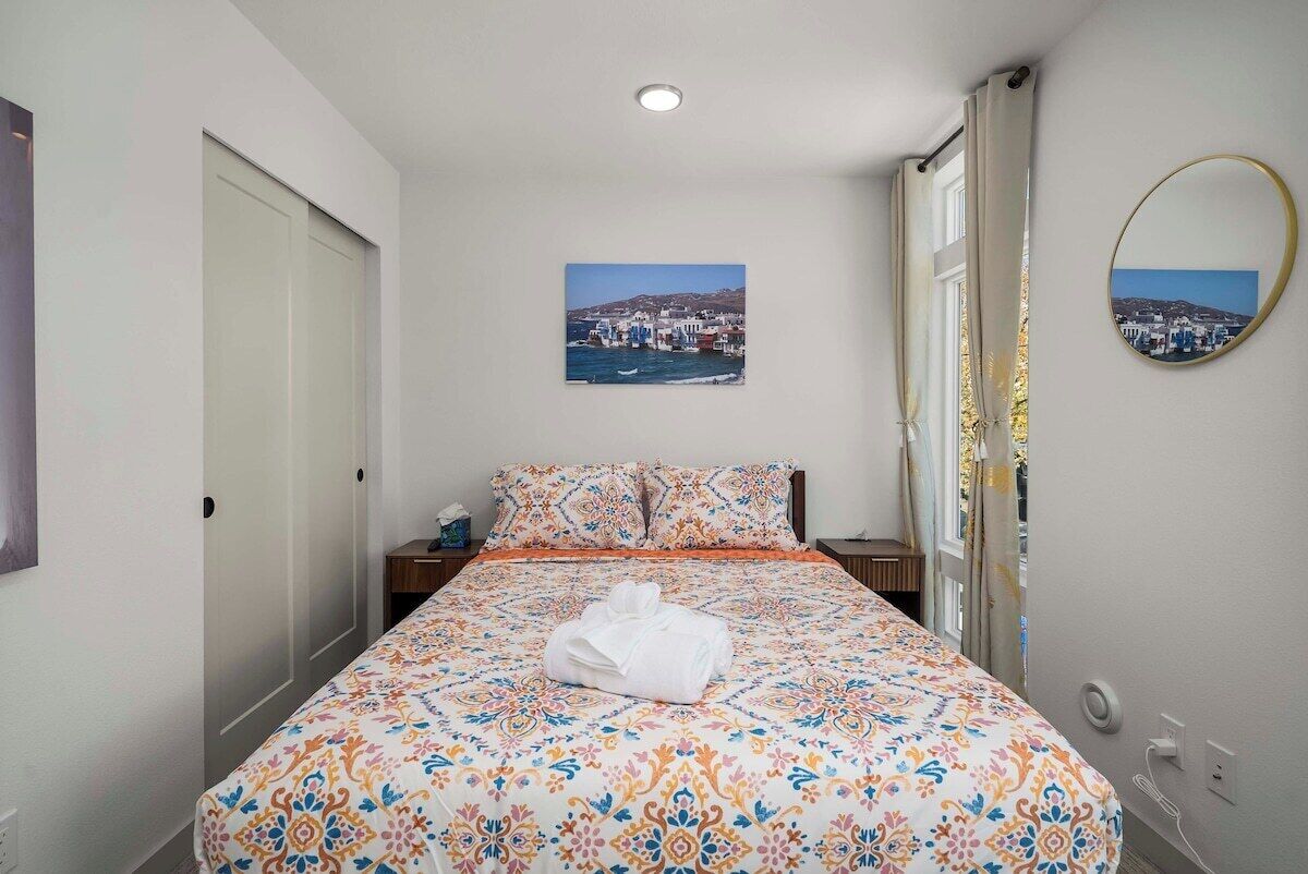 2 bedrooms, iron/ironing board, travel cot, WiFi