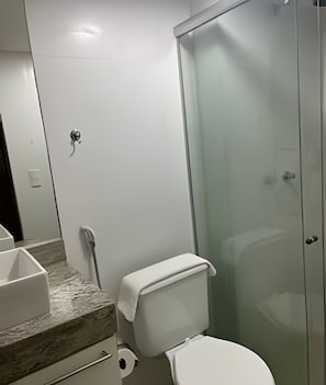 Apartment | Bathroom | Towels, soap, toilet paper