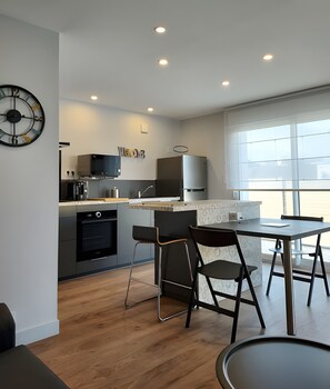 Dining - Ty An Heol Cottage: Private Terrace & Wi-Fi in Le Conquet, Brittany (Le Conquet)