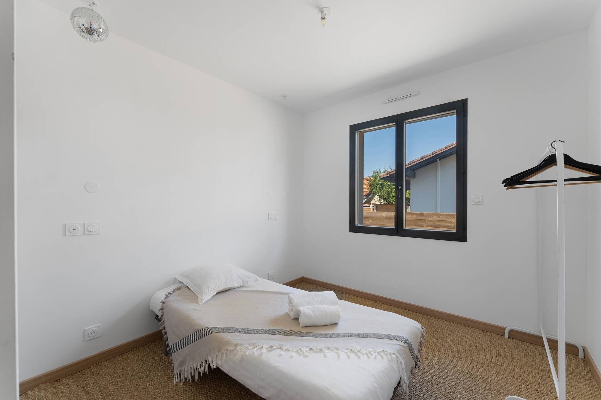 2 chambres, fer et planche à repasser, Wi-Fi, draps fournis