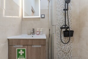 Shower, hair dryer, towels, soap - #378 Cozy Corner | City & Beach Escape (Albufeira)