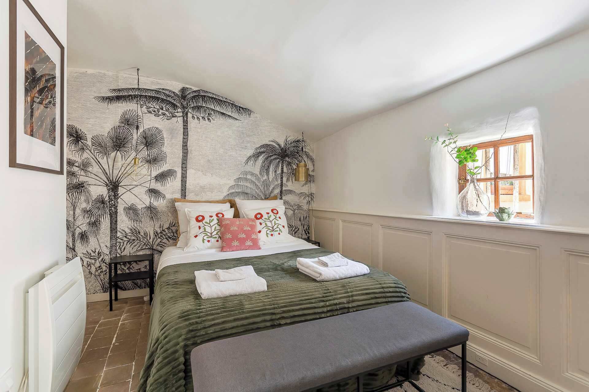 1 bedroom, desk, iron/ironing board, WiFi