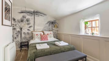 1 bedroom, desk, iron/ironing board, WiFi