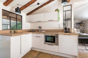Fridge, microwave, oven, stovetop - Saint-Jean - Furnished apartment - Downtown Lyon (Lyon)