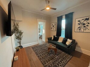 Living area - The Green Velvet Escape Romantic Stay (Jacksonville)