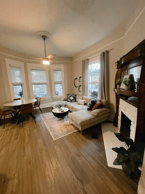 Fireplace - The Cozy Historic Retreat 2 BR (Jacksonville)