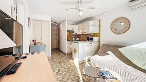 Living area - La Frégate by Interhome (Port Camargue)