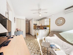 Living area - La Frégate by Interhome (Port Camargue)