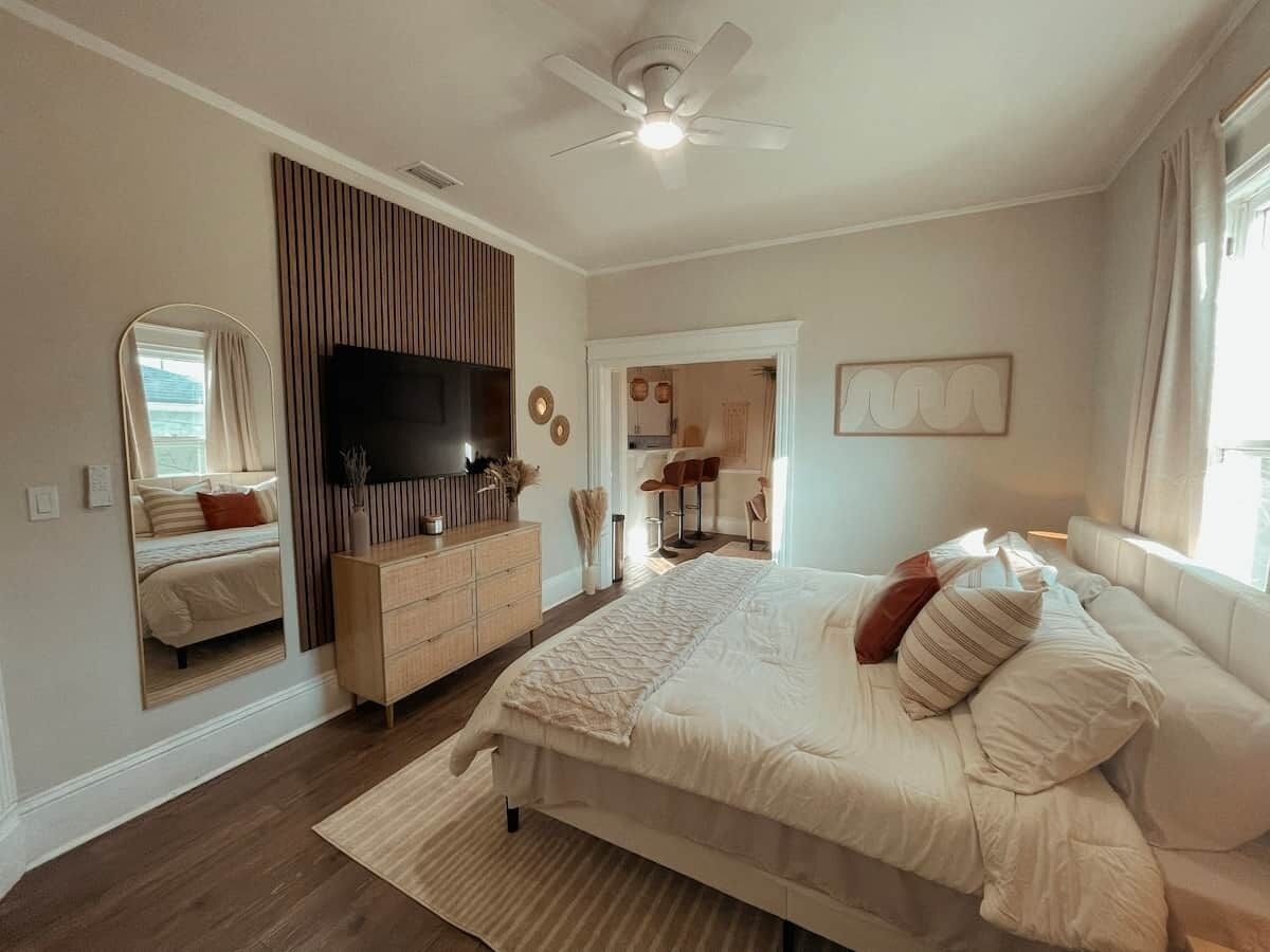 Iron/ironing board, WiFi, bed sheets