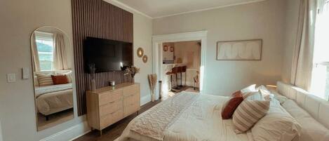 Iron/ironing board, WiFi, bed sheets
