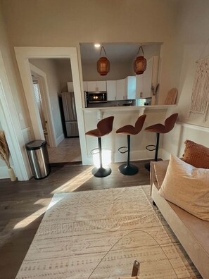 Living area - The Sandstone Suite 1 BR (Jacksonville)