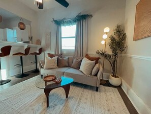 Living area - The Sandstone Suite 1 BR (Jacksonville)