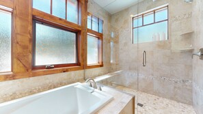 Shower, hair dryer, towels - NEW! Graystone #2150 4-Bedroom Home with Pool and Golf course view (Mammoth Lakes)