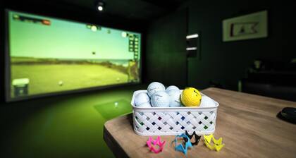 Cabot Trail Clubhouse- private golf simulator