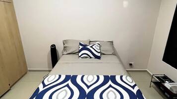 3 bedrooms, iron/ironing board, WiFi, bed sheets